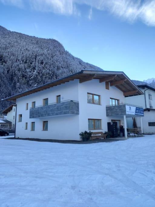 Grosszuegiges Apartment Georg Mayrhofen Barrierefrei Hollenzen المظهر الخارجي الصورة