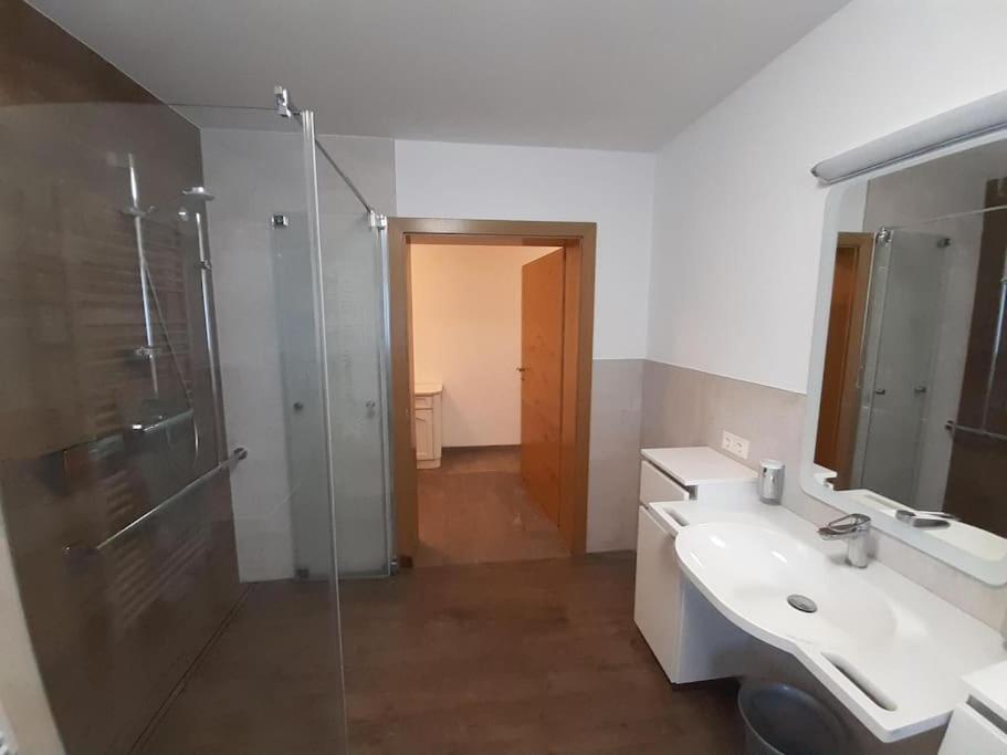 Grosszuegiges Apartment Georg Mayrhofen Barrierefrei Hollenzen المظهر الخارجي الصورة