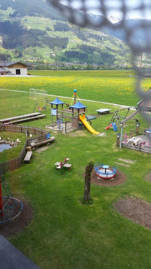 Grosszuegiges Apartment Georg Mayrhofen Barrierefrei Hollenzen المظهر الخارجي الصورة